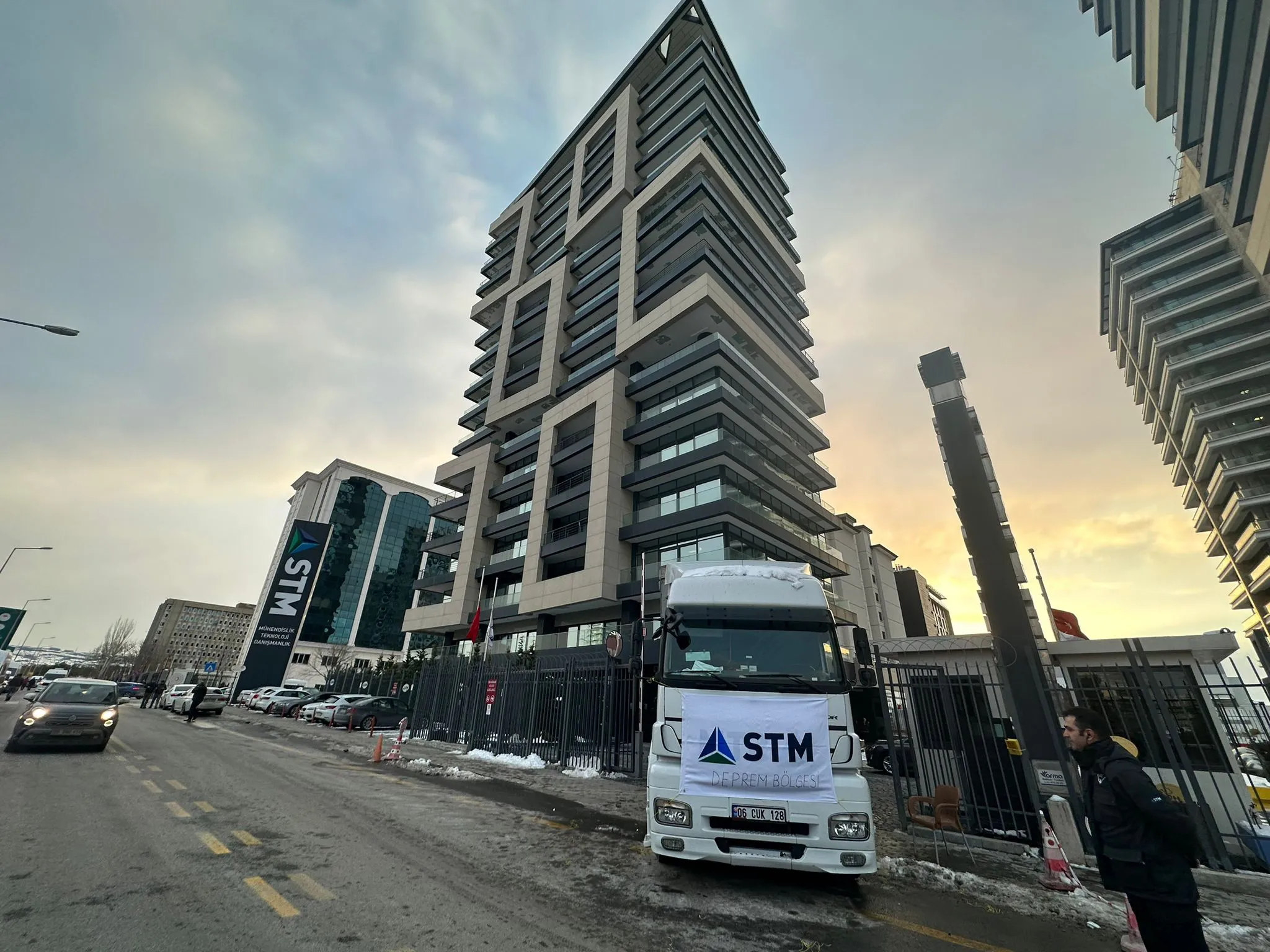 STM DEPREM YARDIM TIRI