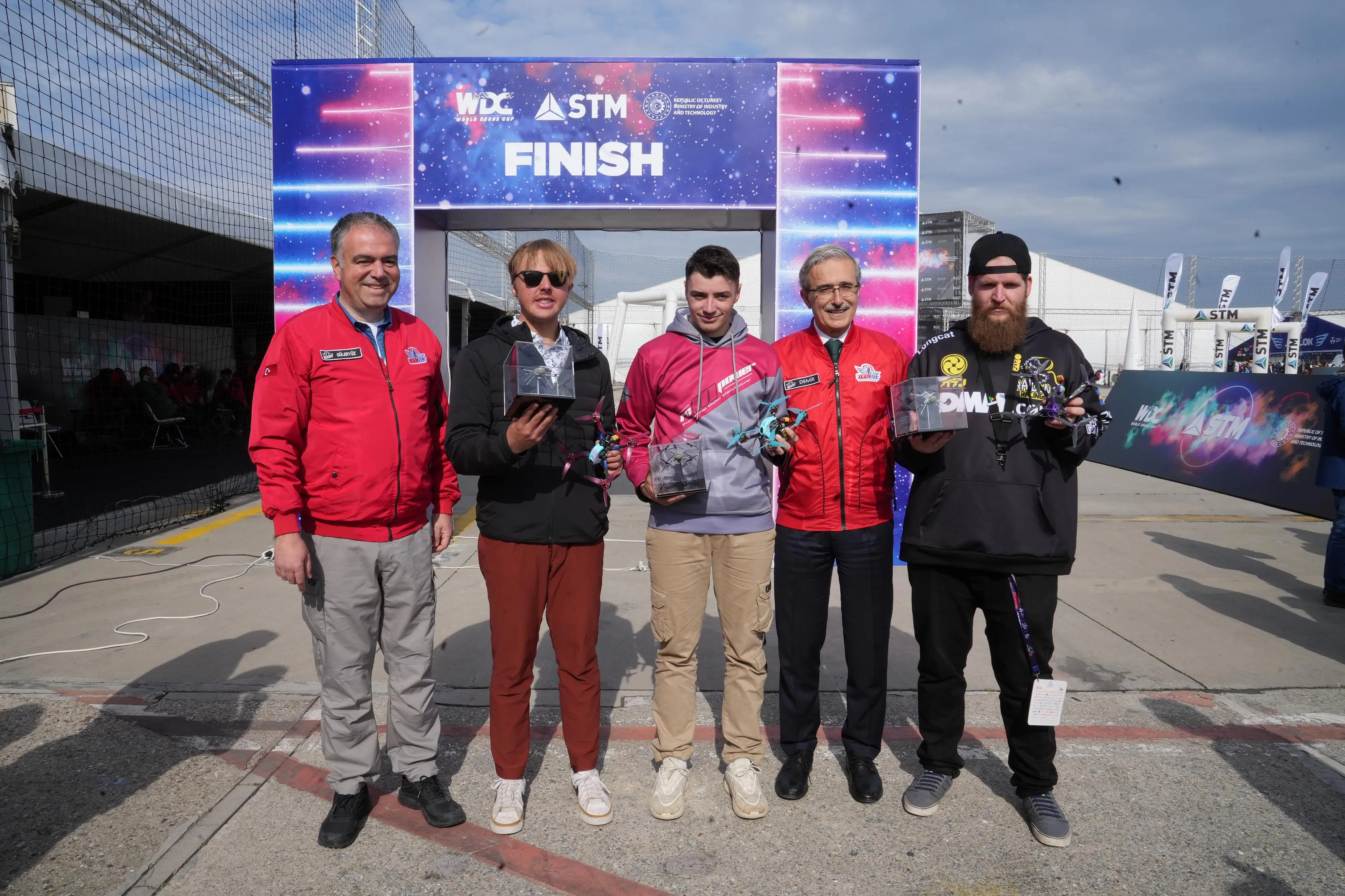 STM World%20Drone%20Cup %C5%9Eampiyonlar